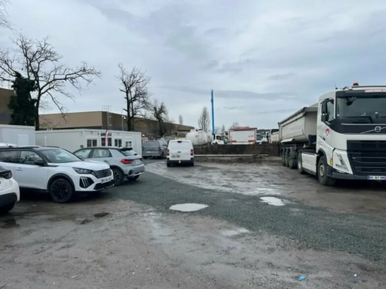 Terrain dans Le Haillan à louer - Photo de l’immeuble – Image 3 sur 3