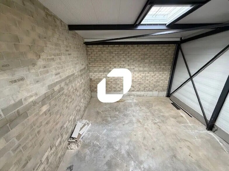 Local d’activités dans Ennery à louer - Photo de l’immeuble – Image 1 sur 16