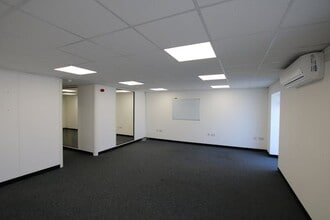 55-55B Cobham Rd, Wimborne à louer Photo intérieure– Image 2 sur 6