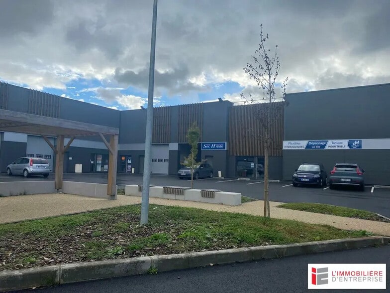 Local d'activités dans Pacé à vendre - Photo de l’immeuble – Image 2 sur 3
