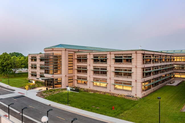 Plus de détails pour 2000 Center Dr, Hoffman Estates, IL - Bureau, Local commercial à louer