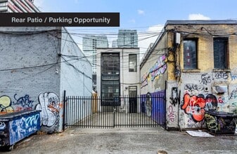 202 Queen St W, Toronto, ON à louer Photo de l’immeuble– Image 2 sur 5