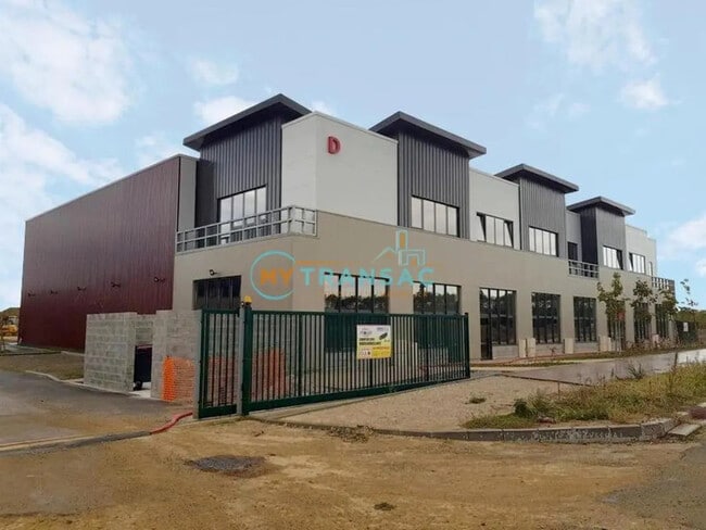 Plus de détails pour Local d’activités à vendre