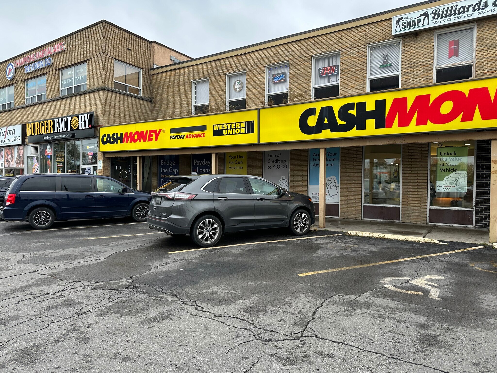 152-164 Hwy 8, Hamilton, ON à louer Photo de l’immeuble– Image 1 sur 7