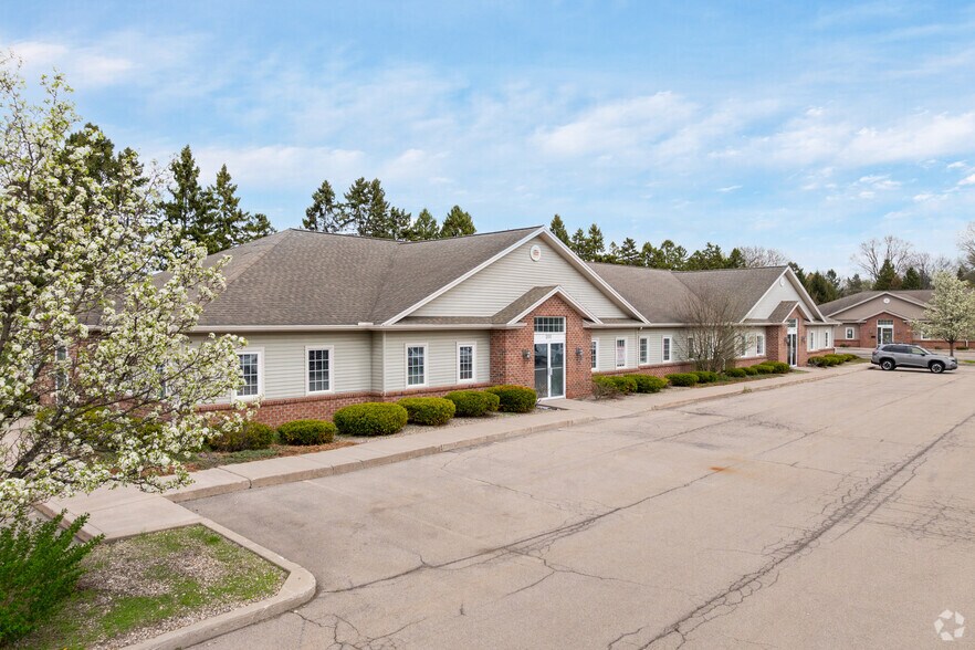 1680 Empire Blvd, Webster, NY à vendre - Photo de l’immeuble – Image 2 sur 6