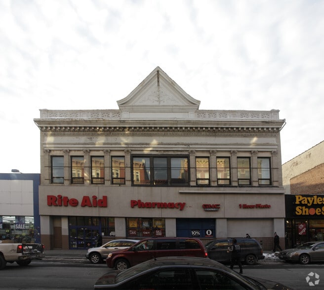 783 Manhattan Ave, Brooklyn, NY à louer - Photo de l’immeuble – Image 2 sur 2