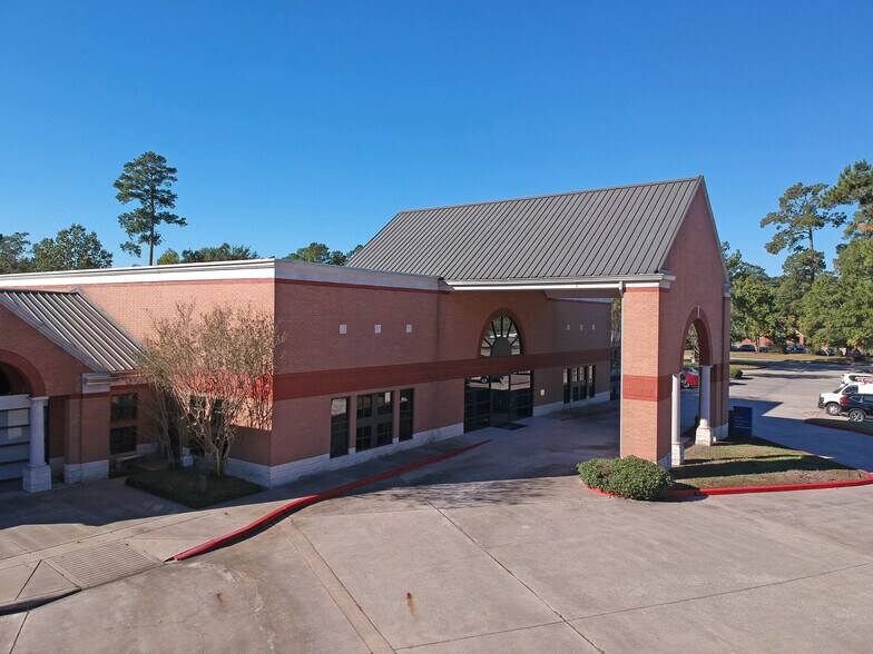 2300 Green Oak Dr, Kingwood, TX à louer - Photo de l’immeuble – Image 2 sur 8
