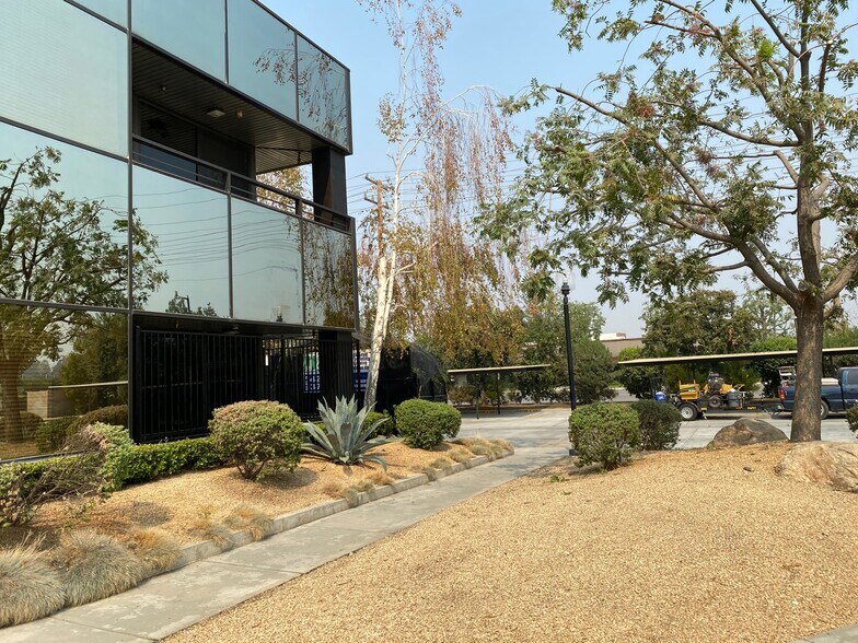 3434 Truxtun Ave, Bakersfield, CA à louer - Photo de l’immeuble – Image 2 sur 5