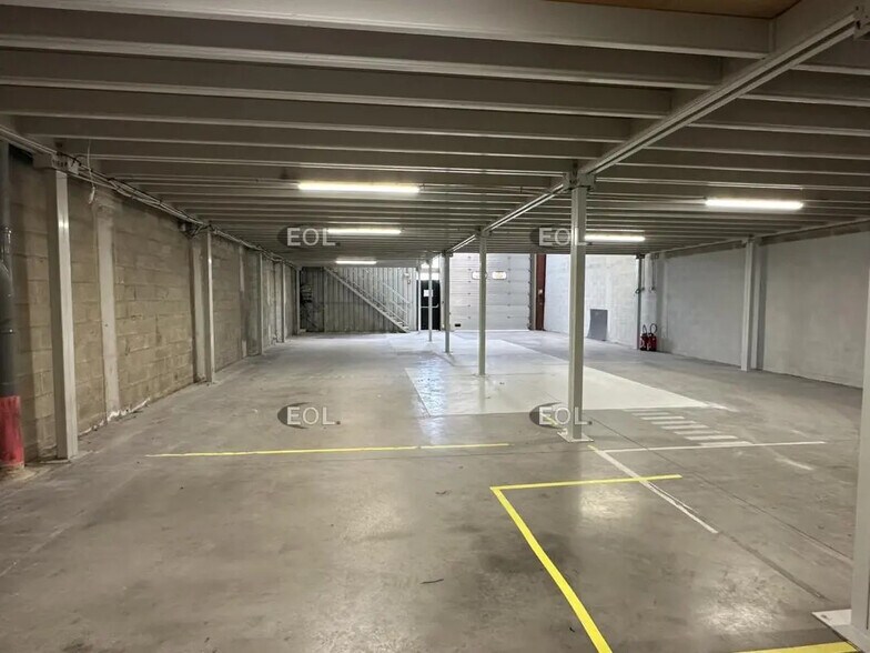 Local d’activités dans Marseille à louer - Photo de l’immeuble – Image 3 sur 5