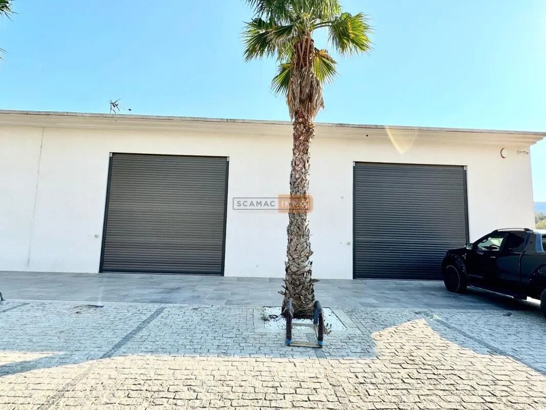 Local d’activités dans Sainte-Maxime à louer Photo de l’immeuble– Image 1 sur 5