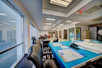 301 Arthur Godfrey Rd, Miami Beach, FL à louer Photo intérieure– Image 2 sur 8