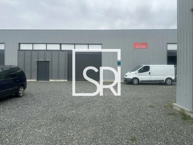 Industriel/Logistique dans Creuzier-le-Neuf à louer - Photo de l’immeuble – Image 3 sur 12