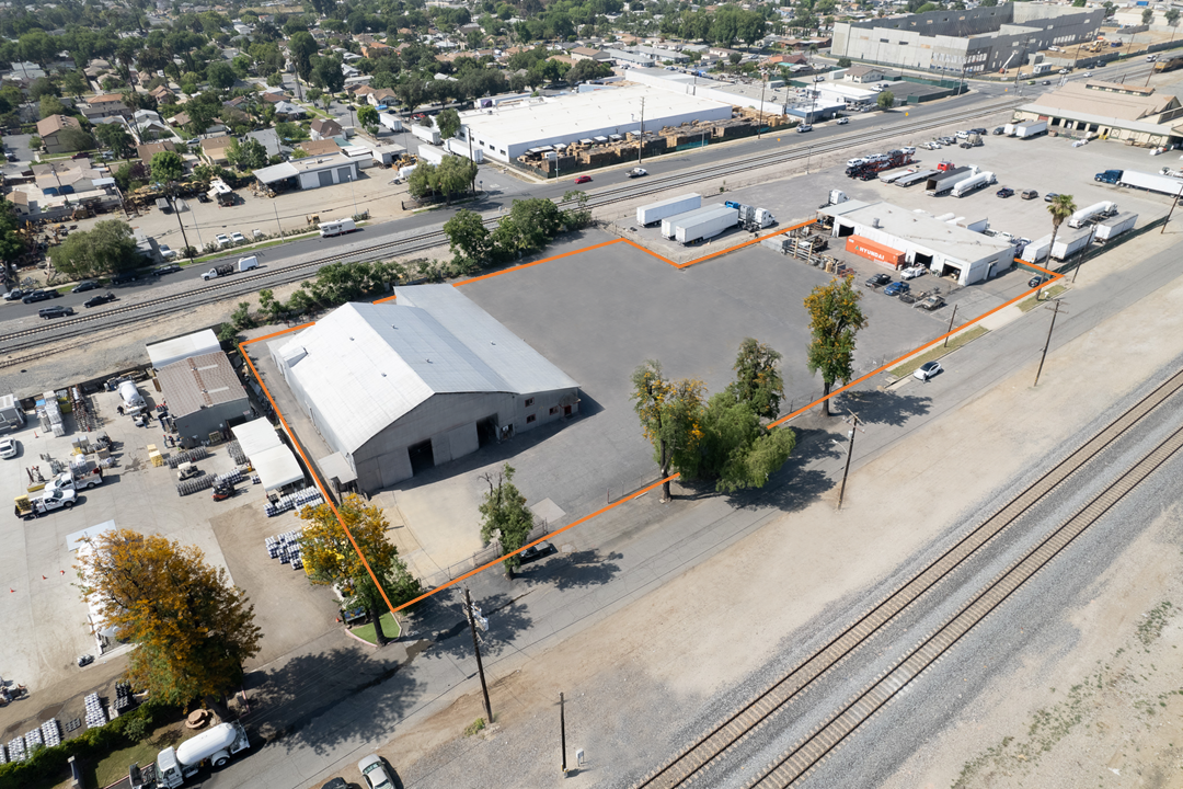 545 W Main St, Ontario, CA à louer Photo principale– Image 1 sur 12