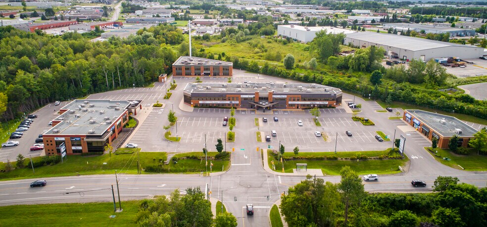480 Huronia Rd, Barrie, ON à louer - Photo de l’immeuble – Image 2 sur 4