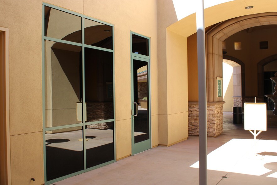 72780 Country Club Dr, Rancho Mirage, CA à vendre - Photo de l’immeuble – Image 3 sur 8