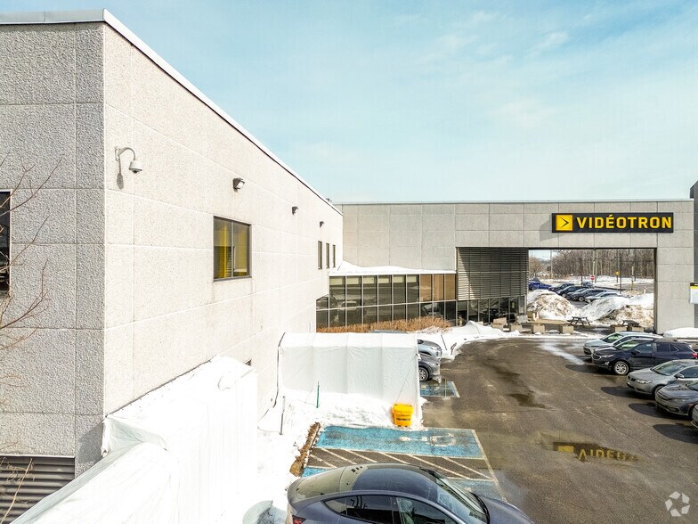 2200 Rue Jean-Perrin, Québec, QC à louer - Photo de l’immeuble – Image 2 sur 2