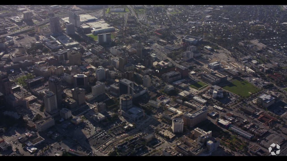 617 Mary's St, San Antonio, TX à vendre - Vidéo aérienne par drone – Image 2 sur 25