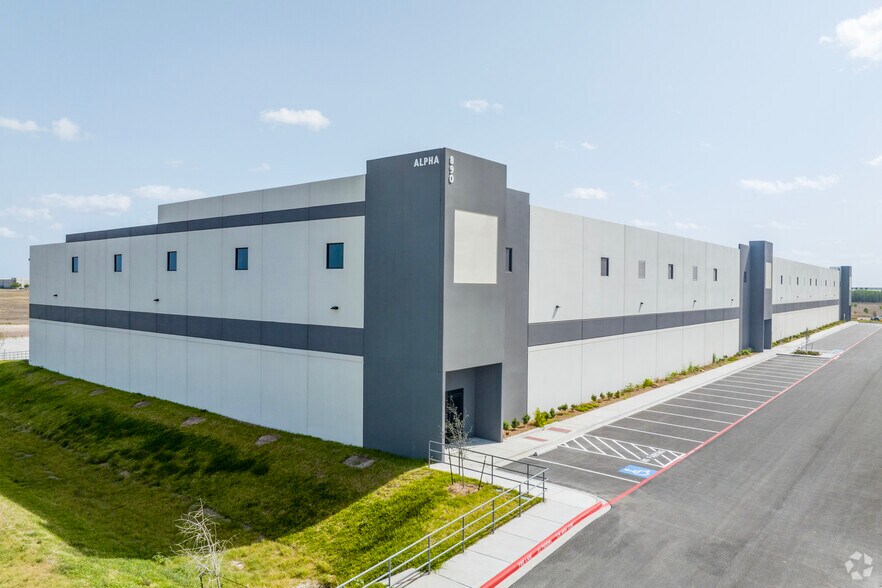 890 Military Highway, Pharr, TX à vendre - Photo principale – Image 2 sur 16