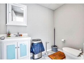 10659 103 St NW, Edmonton, AB à louer Photo intérieure– Image 2 sur 15