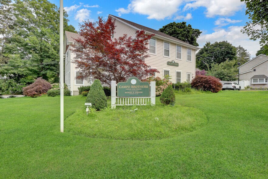 907 Main St, Port Jefferson, NY à louer - Photo de l’immeuble – Image 3 sur 16