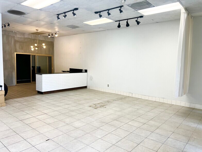 210 N Western Ave, Los Angeles, CA à louer - Photo de l’immeuble – Image 2 sur 26