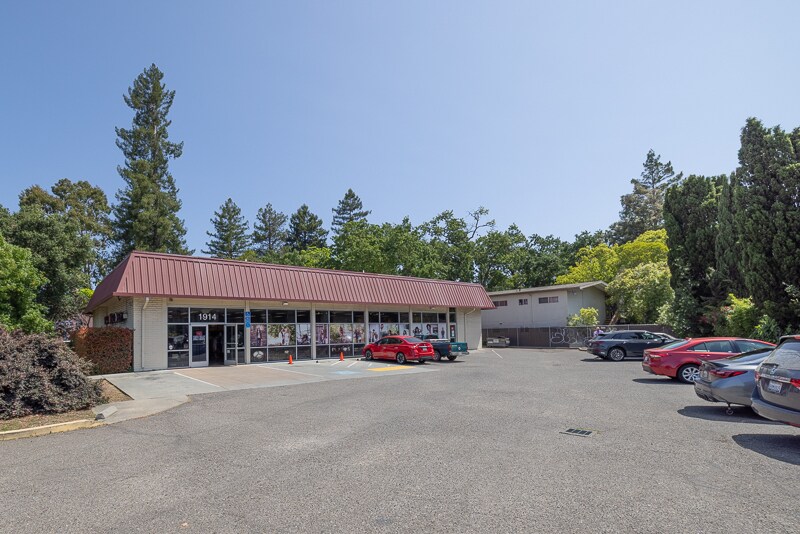 1914 Mendocino Ave, Santa Rosa, CA à louer - Photo de l’immeuble – Image 3 sur 13
