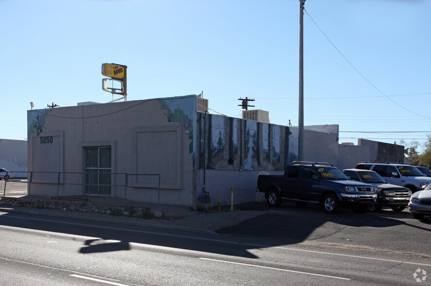 5050 E Speedway Blvd, Tucson, AZ à vendre - Photo de l’immeuble – Image 2 sur 3