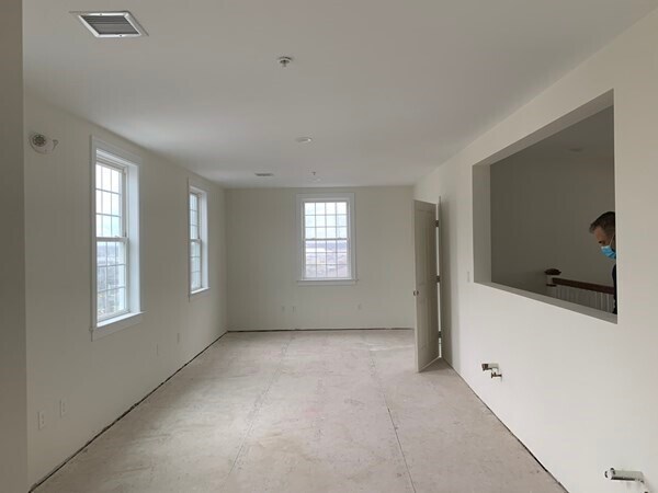 899 Pleasant St, New Bedford, MA à louer - Photo intérieure – Image 3 sur 22