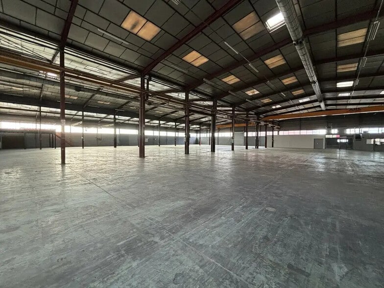 Bureau dans Vaulx-en-Velin à louer - Photo de l’immeuble – Image 3 sur 12