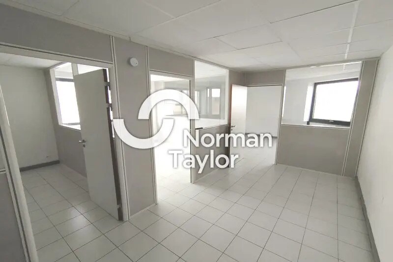 Local d’activités dans Mauguio à louer - Photo de l’immeuble – Image 2 sur 7