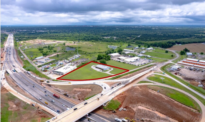 1037 W Adkins Hill Rd, Norman, OK à vendre - Photo principale – Image 1 sur 25