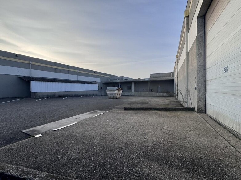 379 Rue De La Dombes, Miribel à louer - Photo de l’immeuble – Image 2 sur 14