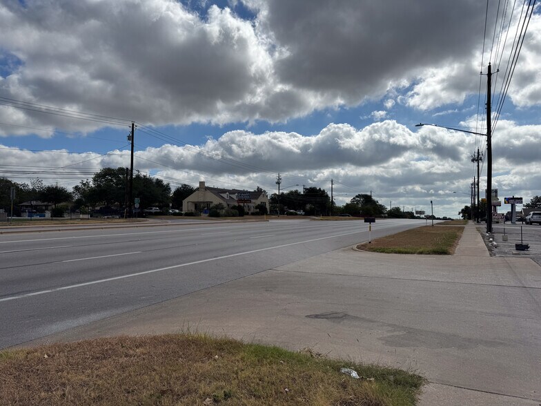 2303 Parmer Ln, Austin, TX à vendre - Autre – Image 3 sur 8