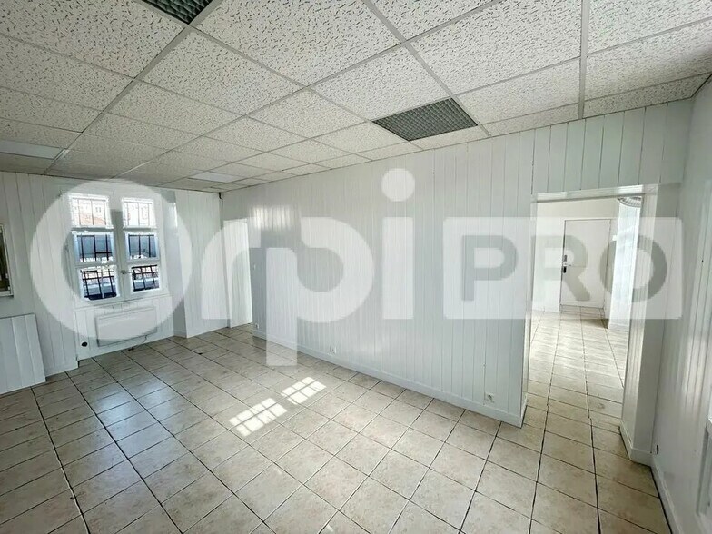 Local commercial dans Longjumeau à louer - Photo de l’immeuble – Image 3 sur 6