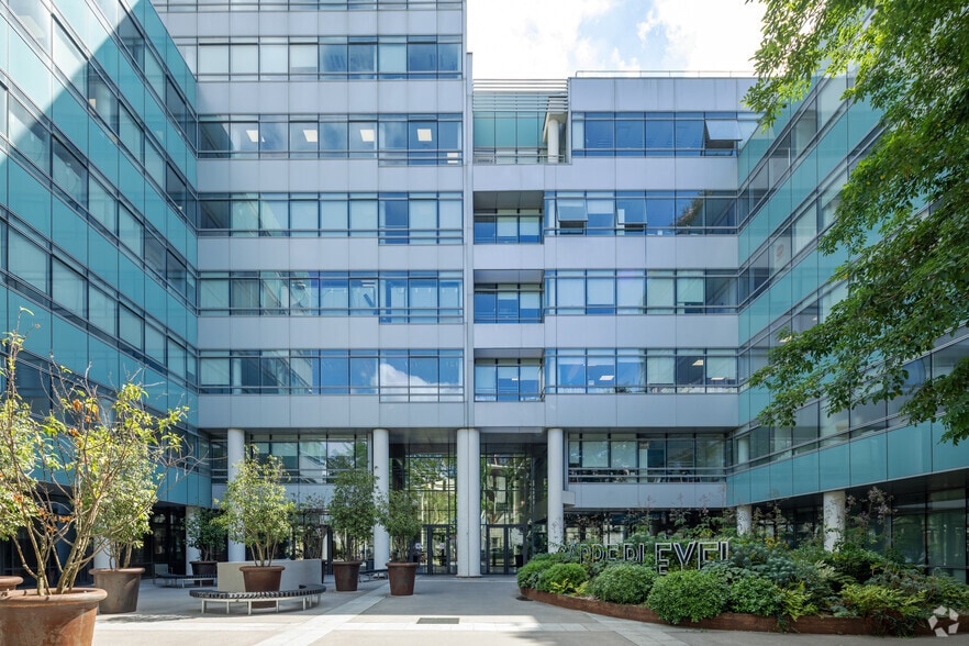 Bureau dans Saint-Denis à louer - Photo de l’immeuble – Image 3 sur 3