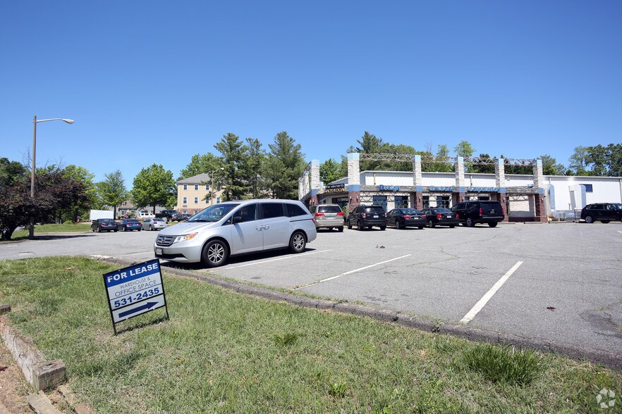 340 Greenbrier Dr, Charlottesville, VA à louer - Photo de l’immeuble – Image 3 sur 53