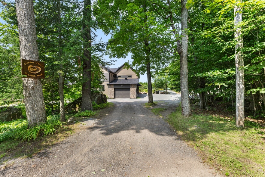 57 Rue Allan, Brownsburg-chatham, QC à vendre - Photo principale – Image 1 sur 67