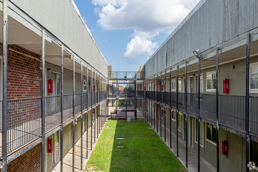 6000 Chef Menteur Highway, New Orleans, LA à vendre - Photo de l’immeuble – Image 3 sur 15
