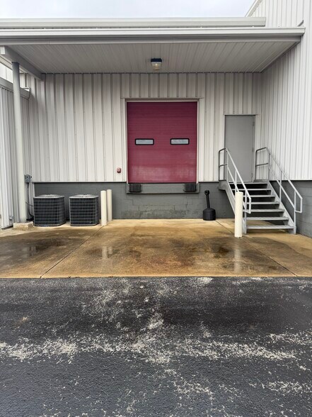 5010 Gateway Dr, Medina, OH à louer - Photo de l’immeuble – Image 2 sur 10