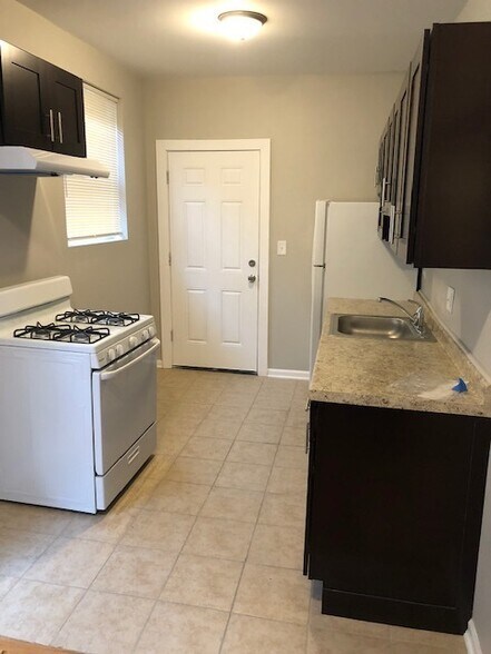 7648 S Phillips Ave, Chicago, IL à vendre - Photo intérieure – Image 2 sur 24