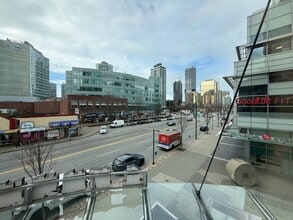 4555 Kingsway, Burnaby, BC à louer Photo intérieure– Image 2 sur 7