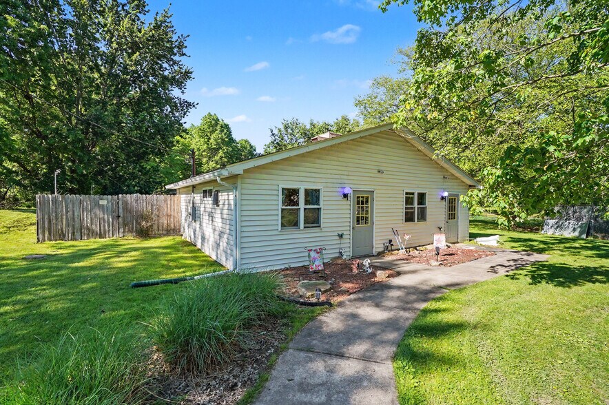 4250 Herr Fieldhouse Rd, Southington, OH à vendre - Photo de l’immeuble – Image 1 sur 46