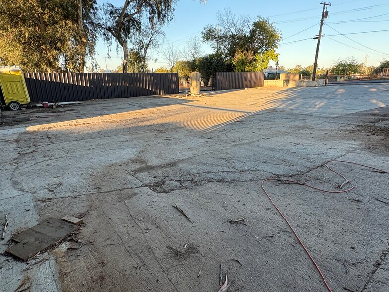 6715 W 6th St, Rio Linda, CA à louer - Photo de l’immeuble – Image 3 sur 13