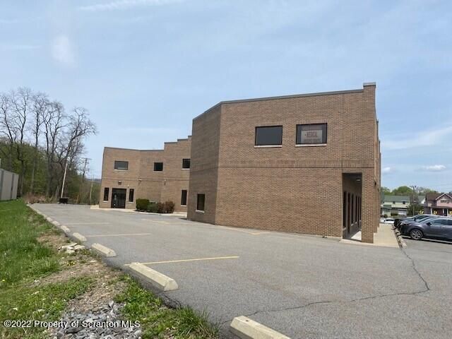 1300 Wheeler Ave, Dunmore, PA à louer - Photo de l’immeuble – Image 2 sur 4
