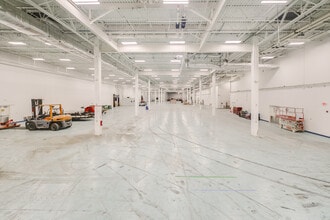 1 Corporate Woods Dr, Bridgeton, MO à vendre Photo intérieure– Image 2 sur 20