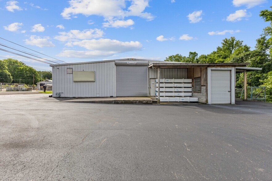 1094 N Main St, Ashland City, TN à vendre - Photo de l’immeuble – Image 2 sur 33