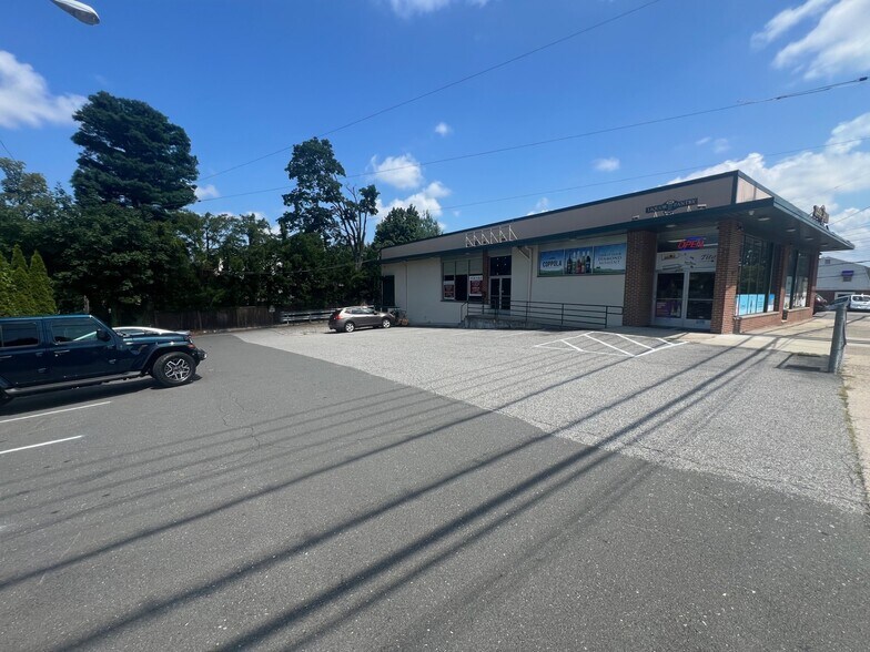800-808 E Boston Post Rd, Mamaroneck, NY à vendre - Photo de l’immeuble – Image 3 sur 12