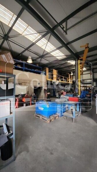 Industriel/Logistique dans Saint-Mitre-les-Remparts à vendre - Photo intérieure – Image 2 sur 8