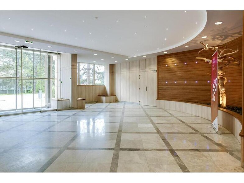 Bureau dans Vélizy-Villacoublay à louer - Hall d’entrée – Image 3 sur 10