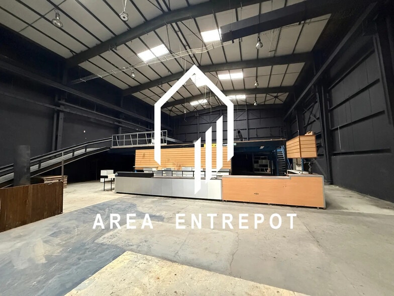 Industriel/Logistique dans Aubagne à louer - Photo intérieure – Image 3 sur 9